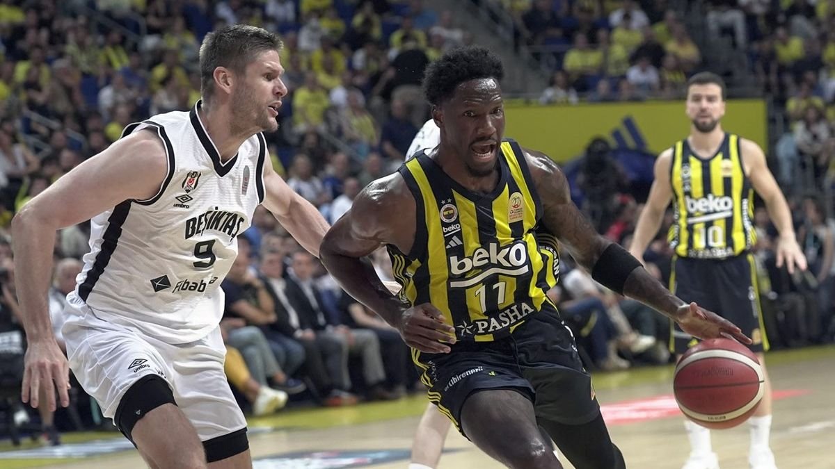 Basketbolda Fenerbahçe’ye derbi faturası